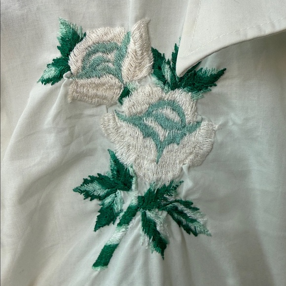 VTG CHUTE #1 Embroidered White Western Shirt
With Pearl snaps - Picture 3 of 11
